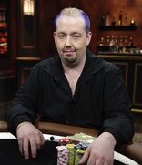 Дэвид Вайфер по праву стал лучшим среди участников PartyPoker Big Game IV, которые боролись за звание победителя на протяжении 48 часов. Он блистал чувством юмора, рисковал своим стэком и не один раз оказывался на грани вылета. Но в итоге именно ему досталась победа. 