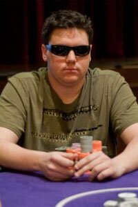 Заявление Шона Диба спровоцировало дебаты о равенстве полов на WSOP. Группа мужчин из шести персон сыграла в женском турнире на WSOP 2010, переодевшись при этом в наряды противоположного пола. И теперь покерная общественность решает, что вообще делать с женским турниром и так ли он на самом деле плох?